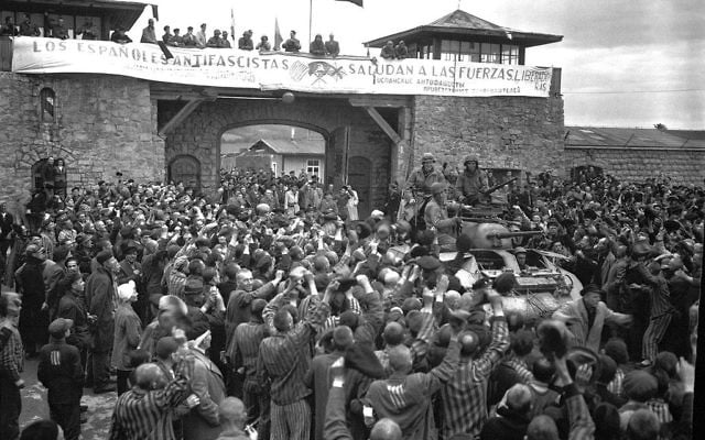 Des prisonniers libérés du camp de Mauthausen (Crédit : Domaine public) Des prisonniers libérés du camp de Mauthausen (Crédit : Domaine public)