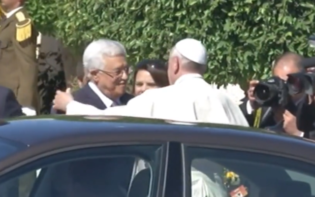 Capture d’écran Mahmoud Abbas et le pape François 1er à Ramallah - mai 2014 (Crédit : capture d'écran YouTube) Capture d’écran Mahmoud Abbas et le pape François 1er à Ramallah - mai 2014 (Crédit : capture d'écran YouTube)