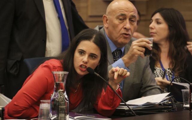 Ayelet Shaked à la Knesset, le 10 novembre 2014 (Crédit : Hadas Parush / Flash90) Ayelet Shaked à la Knesset, le 10 novembre 2014 (Crédit : Hadas Parush / Flash90)