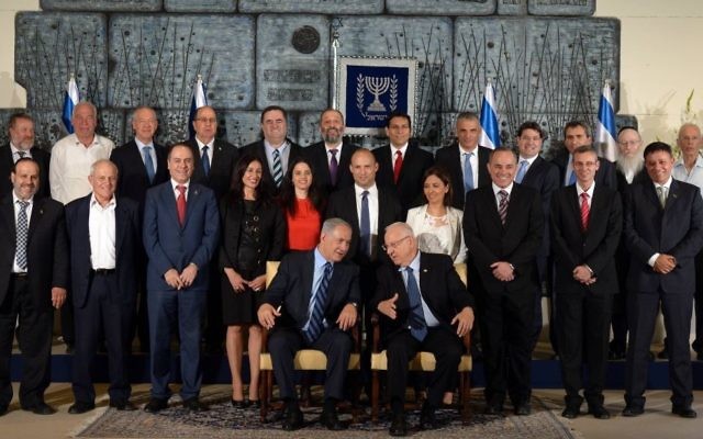 Le nouveau gouvernement d'Israël à la résidence du Président, le 19 mai 2015 (Crédit : Avi Ohayon / GPO)