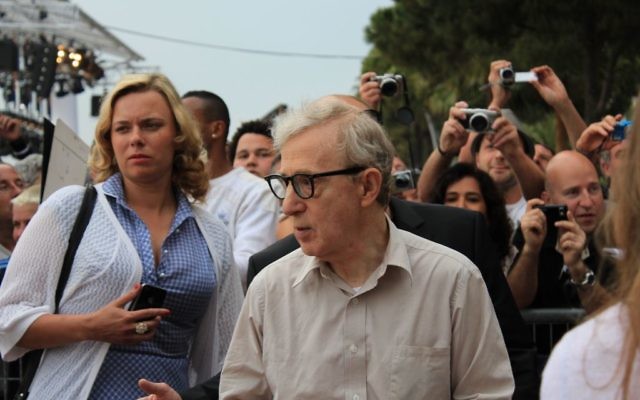Le cinéaste Woody Allen au festival de Cannes en 2à11 (Crédit : Bernard Boyé/CC by SA ";à) Le cinéaste Woody Allen au festival de Cannes en 2à11 (Crédit : Bernard Boyé/CC by SA ";à)