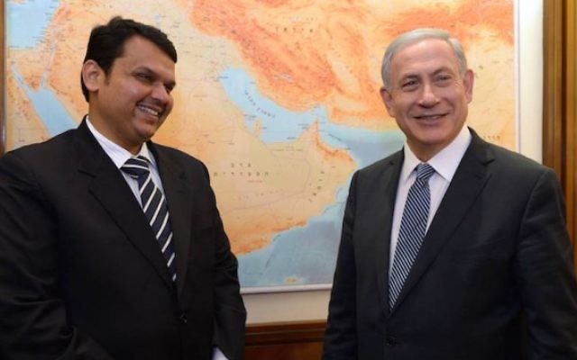 Davendra Fadnavis et Benjamin Netanyahu (Crédit : autorisation)