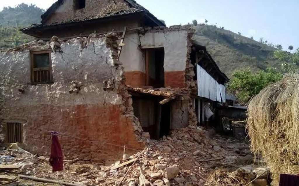 Une maison au Népal, après le tremblement de terre  (Crédit : Tevel b’Tzedek)