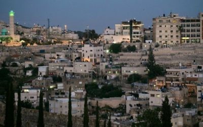 Vue sur le quartier de Silwan, à Jérusalem Est, à proximité de la Vieille Ville de Jérusalem, le 29 avril 2015. (Crédit : Nati Shohat/Flash90)