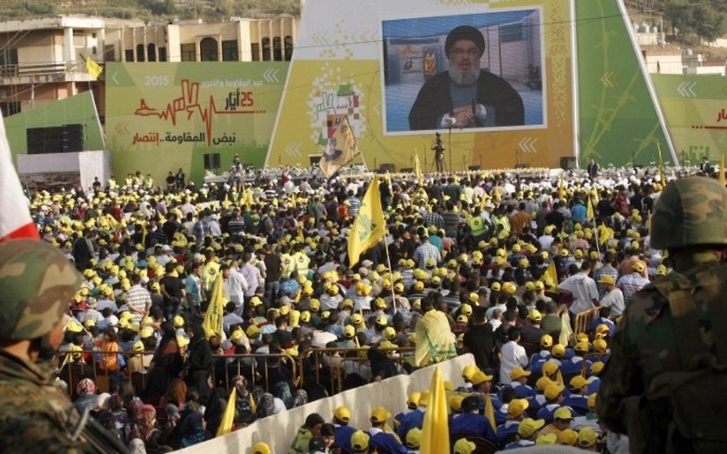 Les partisans du Hezbollah dans la ville de Nabatiyeh, le 24 mai 2015 (Crédit : Mahmoud Zayat / AFP) Les partisans du Hezbollah dans la ville de Nabatiyeh, le 24 mai 2015 (Crédit : Mahmoud Zayat / AFP)