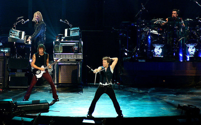 Bon Jovi en concert à Montréal, en 2007 (Crédit : Rosana Prada/Wikimedia) Bon Jovi en concert à Montréal, en 2007 (Crédit : Rosana Prada/Wikimedia)