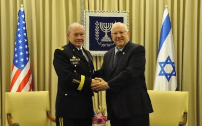 Le président Rivlin et le général Dempsey, président du Joint Chiefs of Staff des États-Unis (Crédit : Porte-parole du président)