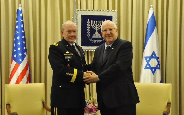 Le président Rivlin et le général Dempsey, président du Joint Chiefs of Staff des États-Unis (Crédit : Porte-parole du président)
