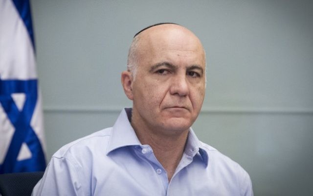 Yoram Cohen, alors patron du Shin Bet, pendant une réunion de la commission des Affaires étrangères et de la Défense à la Knesset, le 18 novembre 2014. (Crédit : Miriam Alster/Flash90)