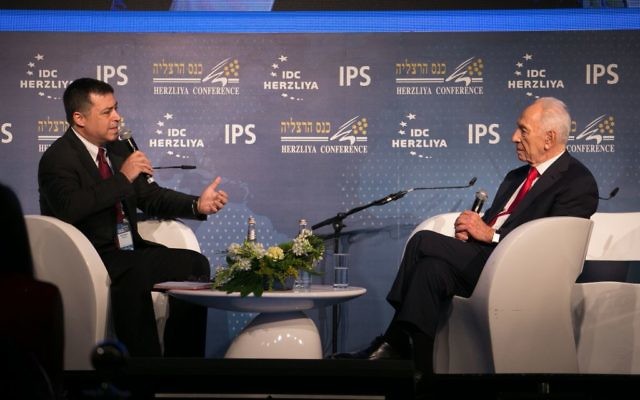 Shimon Peres à la conférence d'Herzliya, le 8 juin 2015 (Crédit : Autorisation) Shimon Peres à la conférence d'Herzliya, le 8 juin 2015 (Crédit : Autorisation)