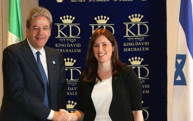 Le ministre italien des Affaires etrangères, Paolo Gentiloni (à gauche), et Tzipi Hotovely, le 30 juin 2015 (compte twitter de @TzipiHotovely) Le ministre italien des Affaires etrangères, Paolo Gentiloni (à gauche), et Tzipi Hotovely, le 30 juin 2015 (compte twitter de @TzipiHotovely)
