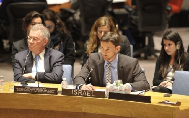 Yotam Goren (au centre)  est membre de la délégation israélienne aux Nations Unies (Autorisation)