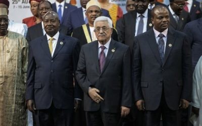 Mahmoud Abbas (au centre), au sommet de l'Union africaine le 14 juin 2015 (Photo: AFP / GIANLUIGI GUERCIA)