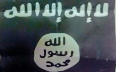Un drapeau noir associé avec le groupe terroriste Etat islamique imprimé sur un tract qui a été signalé comme ayant été distribué  à Jérusalem-Est, le jeudi 25 Juin 2015 (Capture d'écran Dixième chaîne)