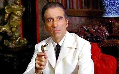 Christopher Lee incarnant Francisco Scaramanga dans le film de  James Bond : L'Homme au pistolet d'or (Crédit : Autorisation)