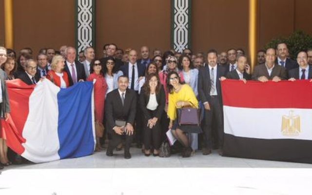 La delegation d'Orange en Egypte le 3 juin 2015 (compte Twitter de Stéphane Richard, le PDG d'Orange) La delegation d'Orange en Egypte le 3 juin 2015 (compte Twitter de Stéphane Richard, le PDG d'Orange)