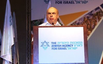 Natan Sharansky, président de l'Agence juive, à la tribune de son conseil d'administration, en juin 2015. (Photo: Facebook/Agence Juive pour Israël)