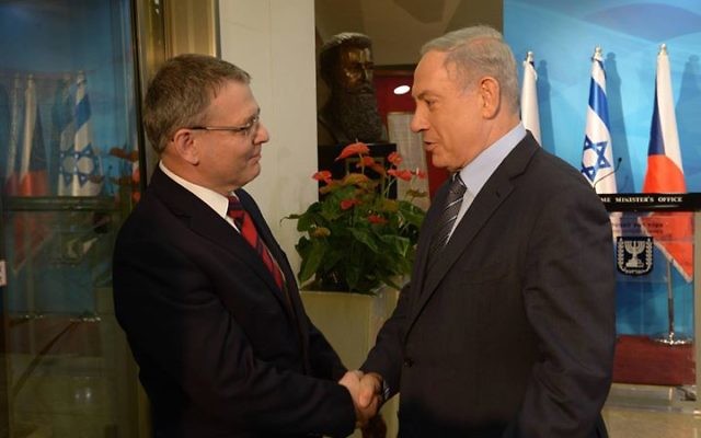 Rencontre entre le ministre tchèque des Affaires etrangères, Lubomir Zaoralek, et le Premier ministre Binyamin Netanyahu, le 8 juin 2015 à Jérusalem. (Crédit photo: Amos Ben Gershom, GPO) Rencontre entre le ministre tchèque des Affaires etrangères, Lubomir Zaoralek, et le Premier ministre Binyamin Netanyahu, le 8 juin 2015 à Jérusalem. (Crédit photo: Amos Ben Gershom, GPO)