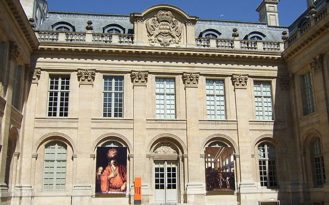 Le Musée d'art et d'histoire du Judaïsme de Paris.(Crédit : Wikipédia) Le Musée d'art et d'histoire du Judaïsme de Paris.(Crédit : Wikipédia)