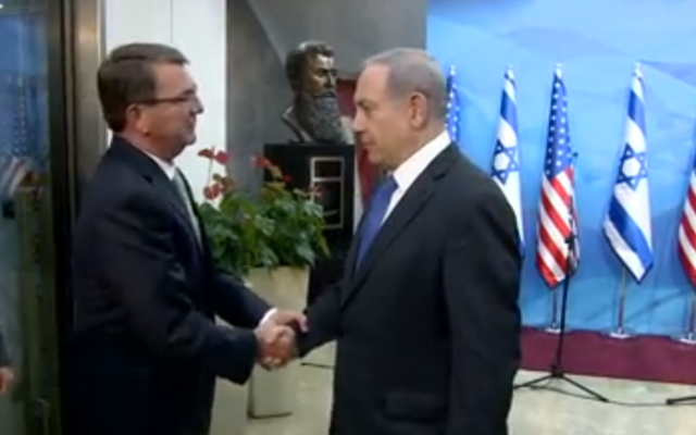 Ashton Carter (g) et Benjamin Netanyahu  Jérusalem le 21 juillet 2015 (Crédit : YouTube)