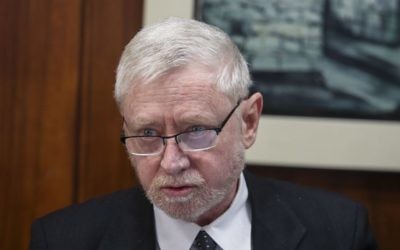 Le contrôleur de l'État Yossef Shapira, le 29 octobre 2014. (Crédit : Flash90) Le contrôleur de l'État Yossef Shapira, le 29 octobre 2014. (Crédit : Flash90)