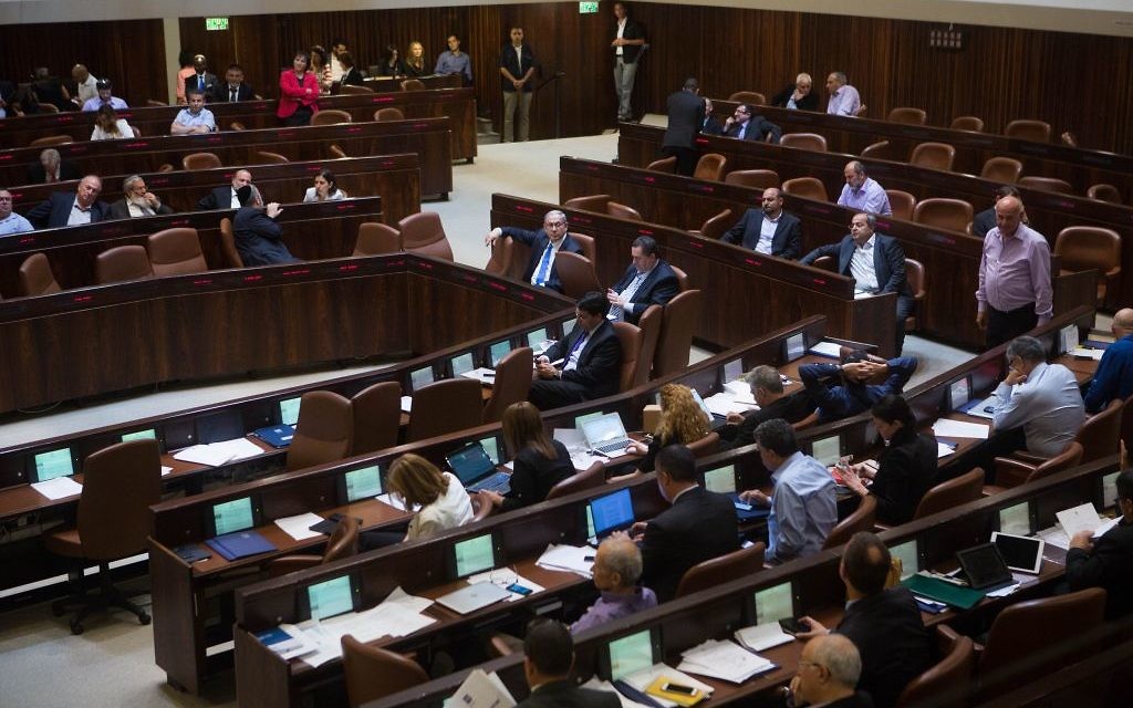 Session plénière de la Knesset, le 17 juin 2015. Illustration. (Crédit : Miriam Alster/Flash90) Session plénière de la Knesset, le 17 juin 2015. Illustration. (Crédit : Miriam Alster/Flash90)