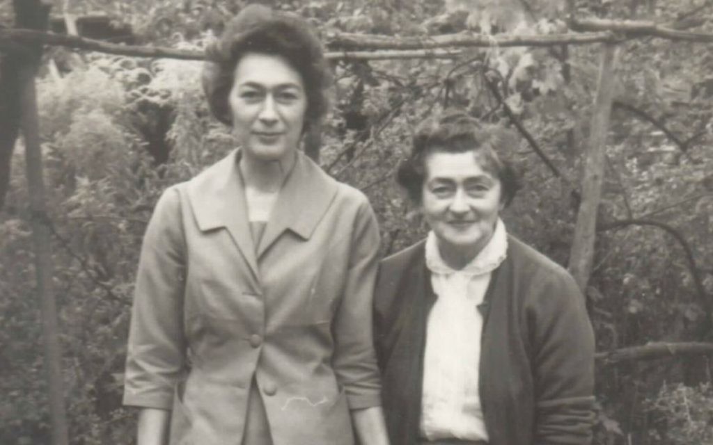 Helena Colomerecki, à droite, était une Juive d'origine polonaise qui a changé son nom de Malie Rothenberg. (Courtoisie de Jennie Workman Milne / via JTA)