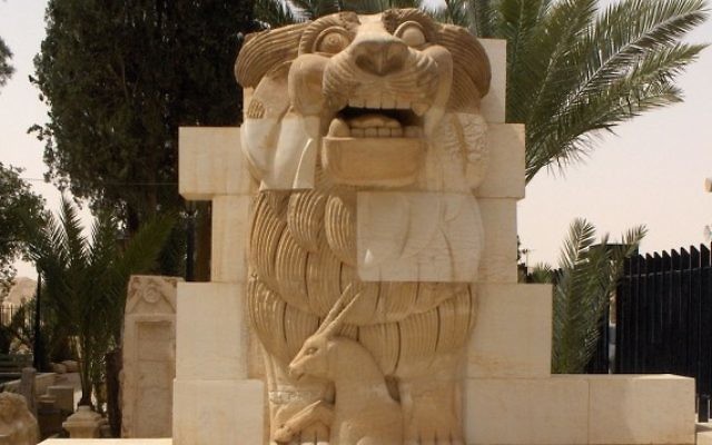 Le lion d'Athéna à Palmyre (Crédit : wikipédia) Le lion d'Athéna à Palmyre (Crédit : wikipédia)