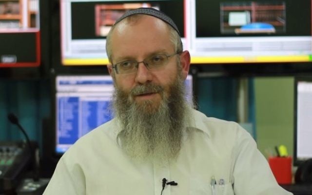 Le rabbin Ezra Sheinberg de Safed, accusé de crimes sexuels contre plusieurs femmes. (Crédit : Capture d'écran YouTube) Le rabbin Ezra Sheinberg de Safed, accusé de crimes sexuels contre plusieurs femmes. (Crédit : Capture d'écran YouTube)