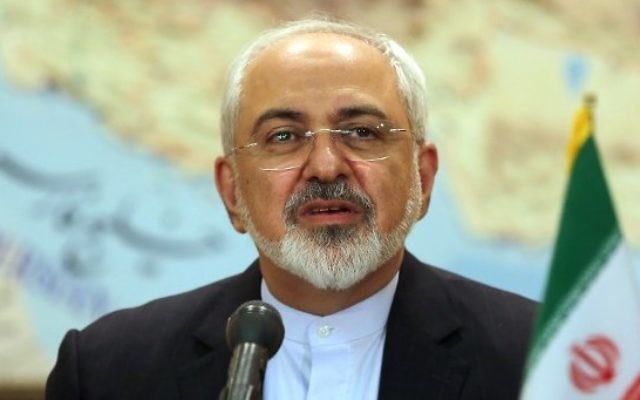 Le ministre iranien des Affaires étrangères Mohammed Javad Zarif pendant une conférence de presse, le 15 juillet 2015. (Crédit : Atta Kenare/AFP) Le ministre iranien des Affaires étrangères Mohammed Javad Zarif pendant une conférence de presse, le 15 juillet 2015. (Crédit : Atta Kenare/AFP)