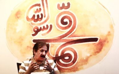 Le réalisateur iranien Majid Majidi, donnant une interview à l'AFP au cours duquel il a parlé de son nouveau film 'Mahomet', le 24 août 2015 à Téhéran. Muhammad est un film le plus cher de l'Iran et il vise à nettoyer l' "image violente" de l'Islam (Crédit : AFP PHOTO / BEHROUZ MEHRI)