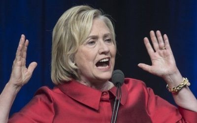 La candidate démocrate à la présidentielle, Hillary Clinton, lors d'un événement du parti en Virginie, le 26 juin 2015 (Crédit : Paul J. Richards / AFP)