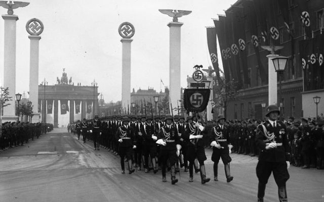 Parade militaire nazie à Berlin 1939 - Source : Wikipédia CC BY-SA 3.0 de Parade militaire nazie à Berlin 1939 - Source : Wikipédia CC BY-SA 3.0 de