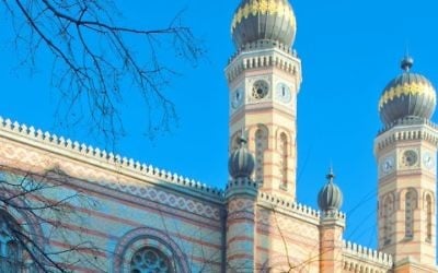La synagogue de la rue Dohany à Budapest en Hongrie (Crédit : Wikimedia Commons/CC BY-SA 3.0)