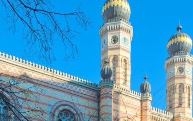 La synagogue de la rue Dohany à Budapest en Hongrie (Crédit : Wikimedia Commons/CC BY-SA 3.0) La synagogue de la rue Dohany à Budapest en Hongrie (Crédit : Wikimedia Commons/CC BY-SA 3.0)