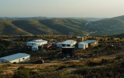 Vue sur l'implantation de Yitzhar, en mai 2013. (Crédit : Mandy Hechtman/Flash90)