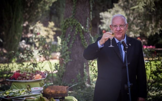 Le président Reuven Rivlin accueille une cérémonie en l'honneur Rosh haShana à la maison présidentielle en compagnie des délégations diplomatiques et des ambassadeurs. August 31, 2015.( Crédit : Hadas Parush/Flash90)