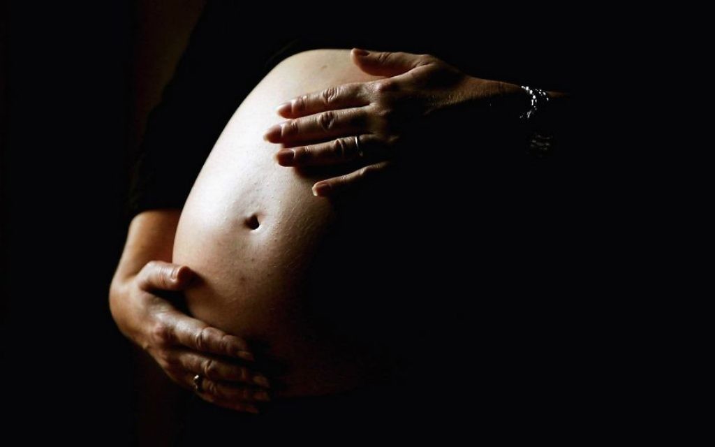 Une femme enceinte. Photo illustrative. (Ian Waldie / Getty Images / via JTA) Une femme enceinte. Photo illustrative. (Ian Waldie / Getty Images / via JTA)