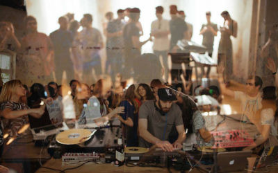 Le DJ israélien Yarin Lidor jouera au club le prince Charles à Berlin (Crédit : Ben Kirschenbaum / JTA)