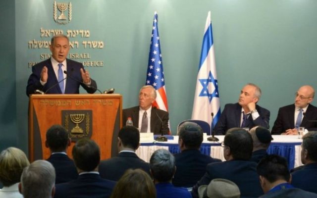 Le Premier ministre Benjamin Netanyahu reçoit des membres démocrates du Congrès, le 9 août 2015 à Jérusalem. Le chef de la délégation, Steny Hoyer est assis à côté de Netanyahu (Crédit photo: Amos Ben Gershom / GPO) Le Premier ministre Benjamin Netanyahu reçoit des membres démocrates du Congrès, le 9 août 2015 à Jérusalem. Le chef de la délégation, Steny Hoyer est assis à côté de Netanyahu (Crédit photo: Amos Ben Gershom / GPO)