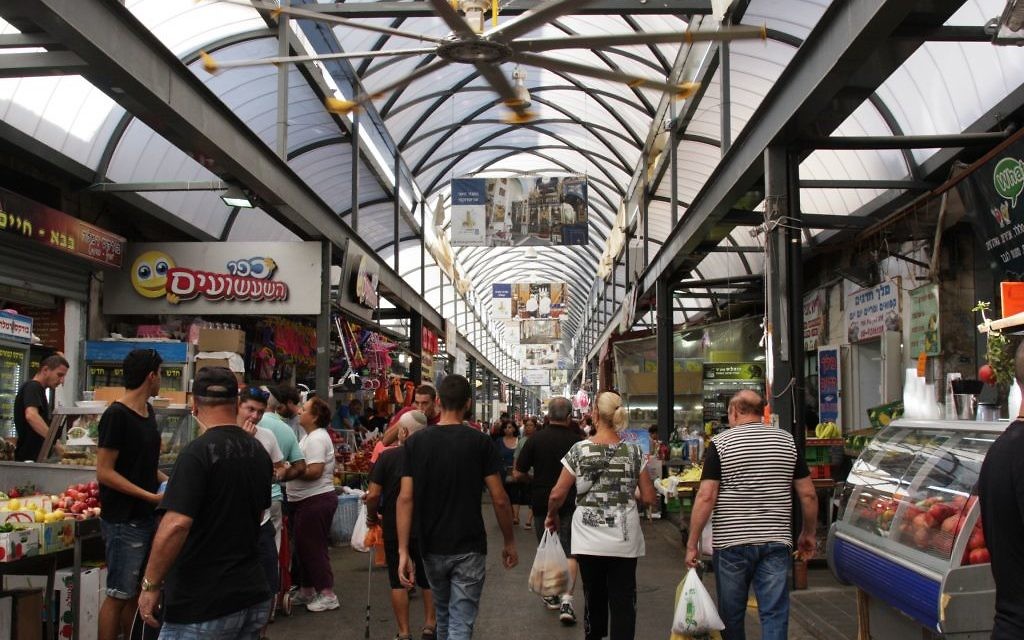 Une sensation d'espace au Marché Ramle (Crédit : Shmuel Bar-Am)