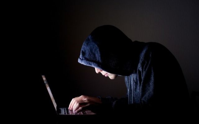 Photo illustrative de hacker (Crédit : Shutterstock) Photo illustrative de hacker (Crédit : Shutterstock)
