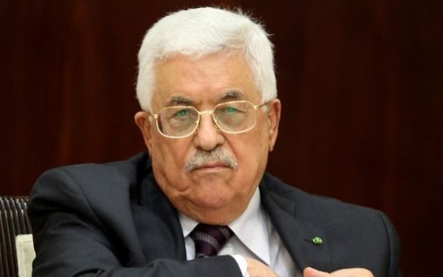 Le président de l'Autorité palestinienne, Mahmoud Abbas, préside une réunion du Comité exécutif de l'OLP à Ramallah, en Cisjordanie, le 1er septembre 2015. (Crédit : AFP / Abbas Momani)