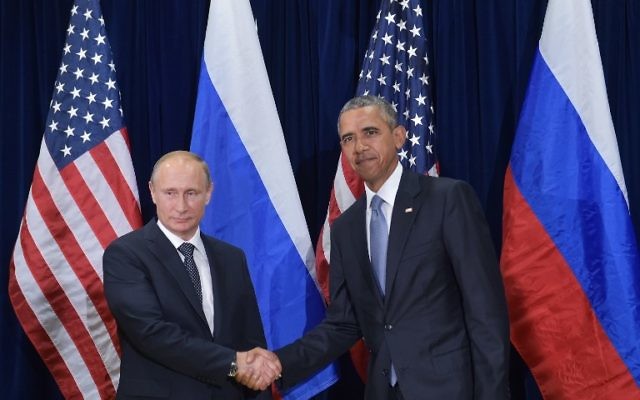 Barack Obama (g) et Vladimir Poutine à la 70e Assemblée générale de l'ONU à New York - le 28 septembre 2015 (Crédit : MANDEL NGAN / AFP)