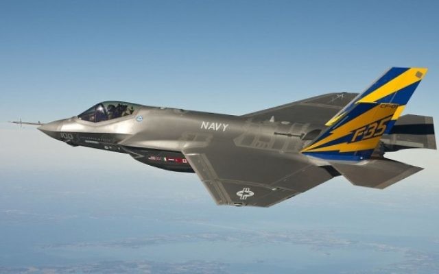 Un avion de chasse F-35 pendant un vol d'essai. (Crédit : US Navy/Wikimedia Commons)
