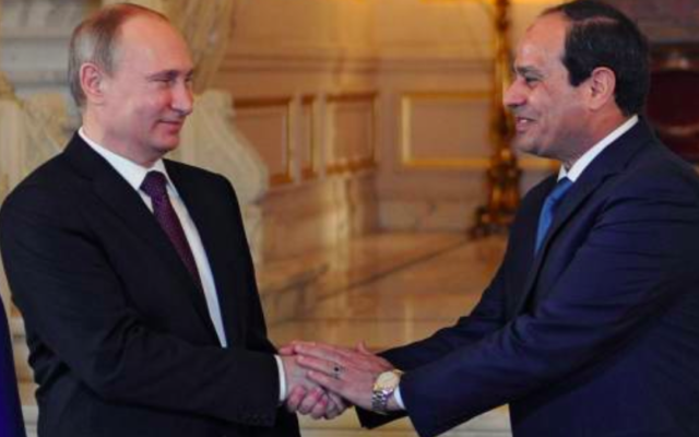 Le président russe Vladimir Poutine et le président égyptien Abdel Fattah al-Sissi pendant leur rencontre au Caire, le 10 février 2015. (Crédit : AFP/Mikhail Klimentyev/Ria Novosti) Le président russe Vladimir Poutine et le président égyptien Abdel Fattah al-Sissi pendant leur rencontre au Caire, le 10 février 2015. (Crédit : AFP/Mikhail Klimentyev/Ria Novosti)