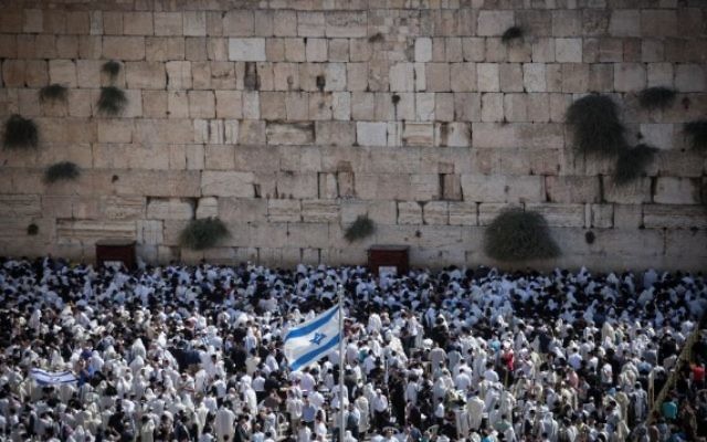 Prière des Kohanim au mur Occidental à Jérusalem, le 30 septembre 2015 (Crédit : Flash 90)