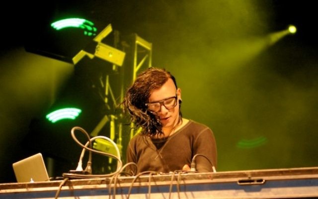 Skrillex au Royal Bank Bluesfest de 2011 à Ottawa, Canada (CC BY-SA Wikimedia commons, Brennan Schnell) Skrillex au Royal Bank Bluesfest de 2011 à Ottawa, Canada (CC BY-SA Wikimedia commons, Brennan Schnell)
