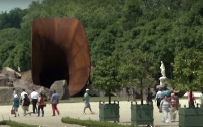 Le "vagin de la Reine" d'Anish Kapoor (Crédit : al-Jazeera via YouTube)a