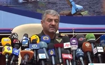 Le commandant des Gardiens de la Révolution iranienne, le général Mohammad Ali Jafari. (Crédit : capture d'écran YouTube/Press TV)